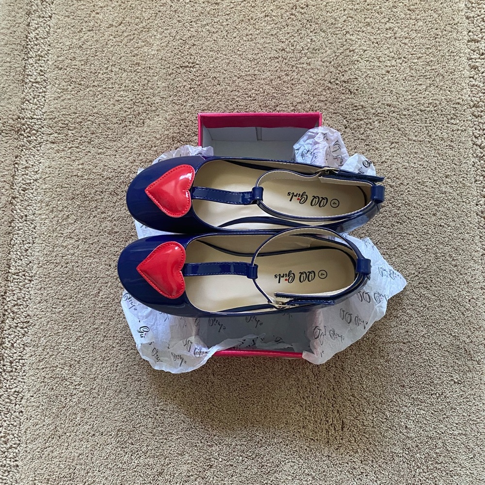 Kid’s shoes.new never use.